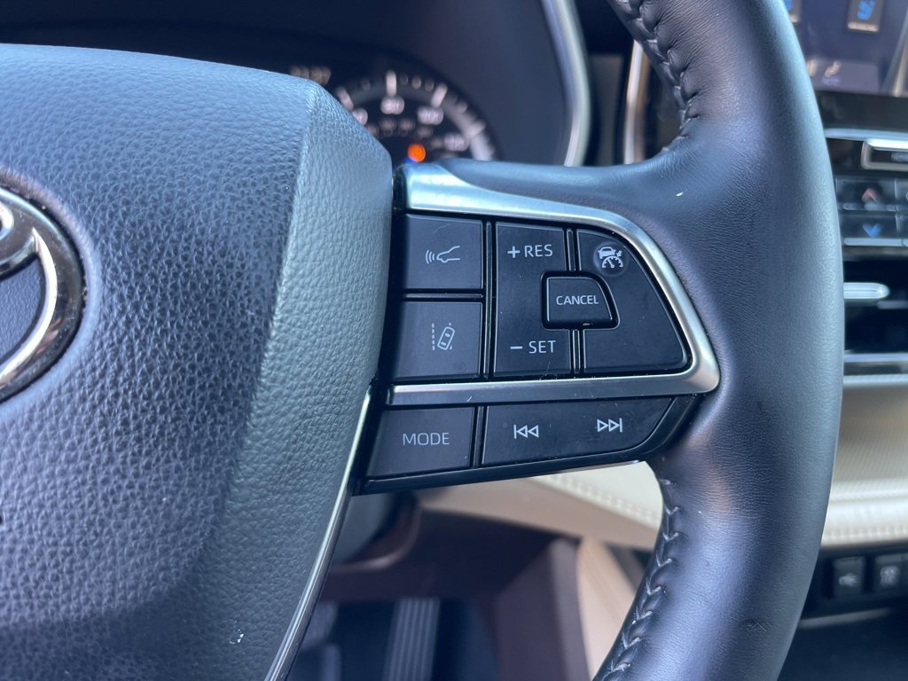 Used 2021 Toyota Highlander Platinum image 17