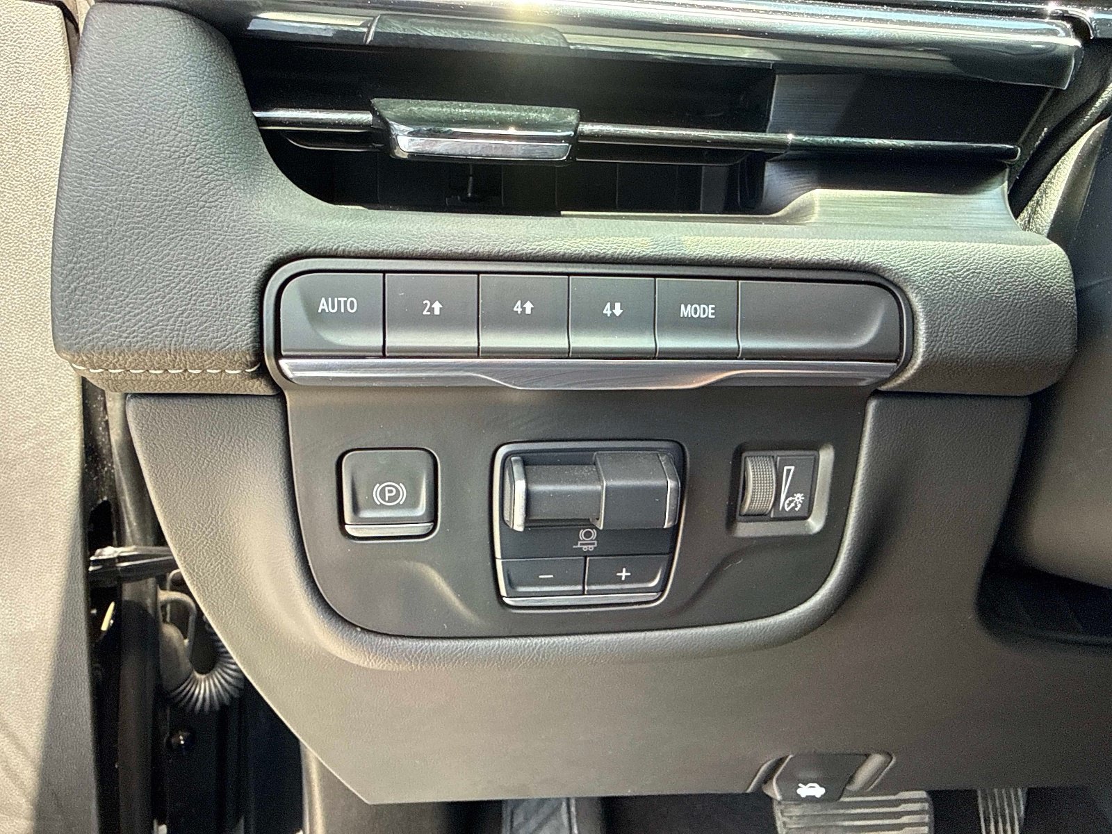 Used 2024 Cadillac Escalade Sport w/ LPO, ONYX Package AWD/4WD image 53