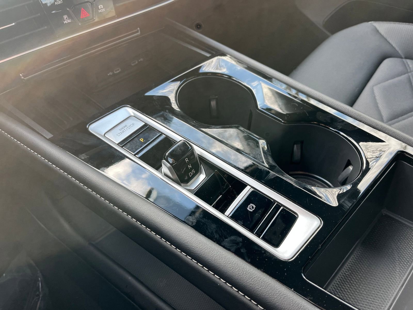 Used 2025 Volkswagen Atlas Cross Sport SE image 41