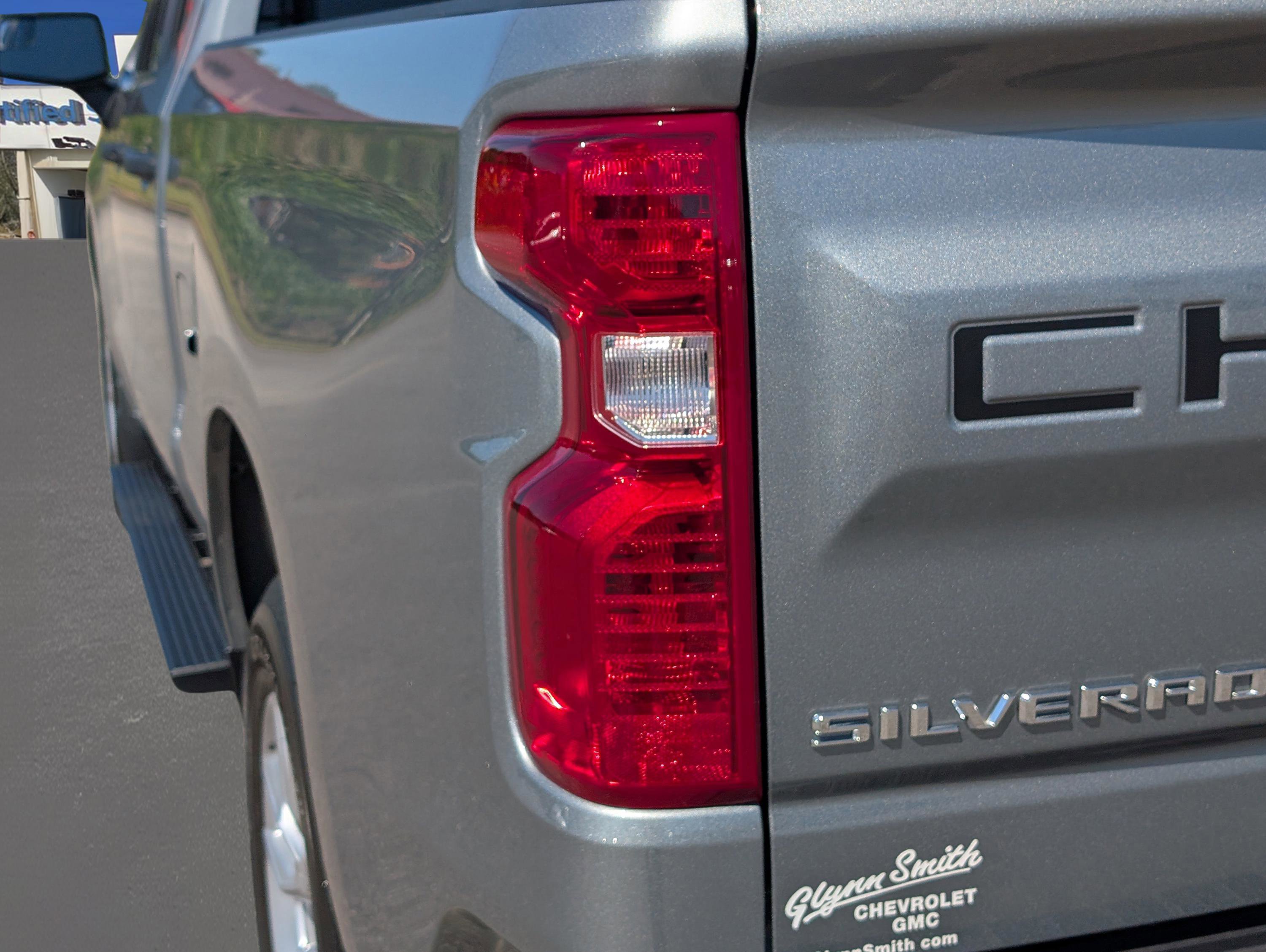 Used 2025 Chevrolet Silverado 1500 Custom image 11
