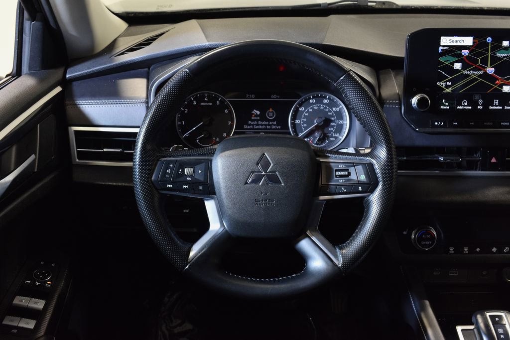 Used 2024 Mitsubishi Outlander SE Black Edition image 16