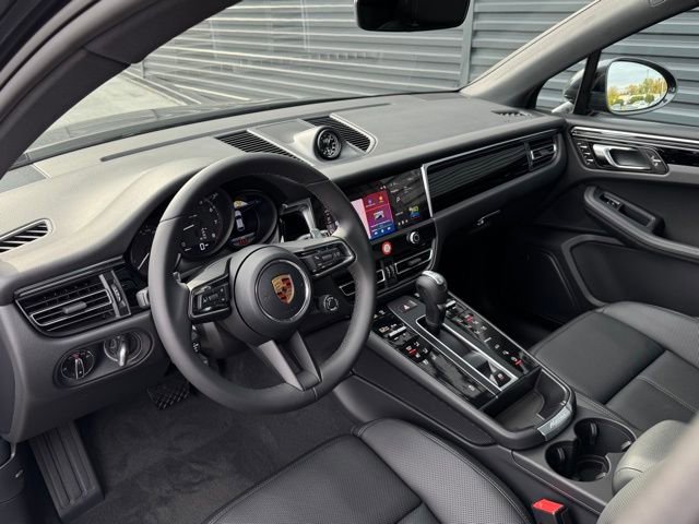 New 2026 Porsche Macan image 4
