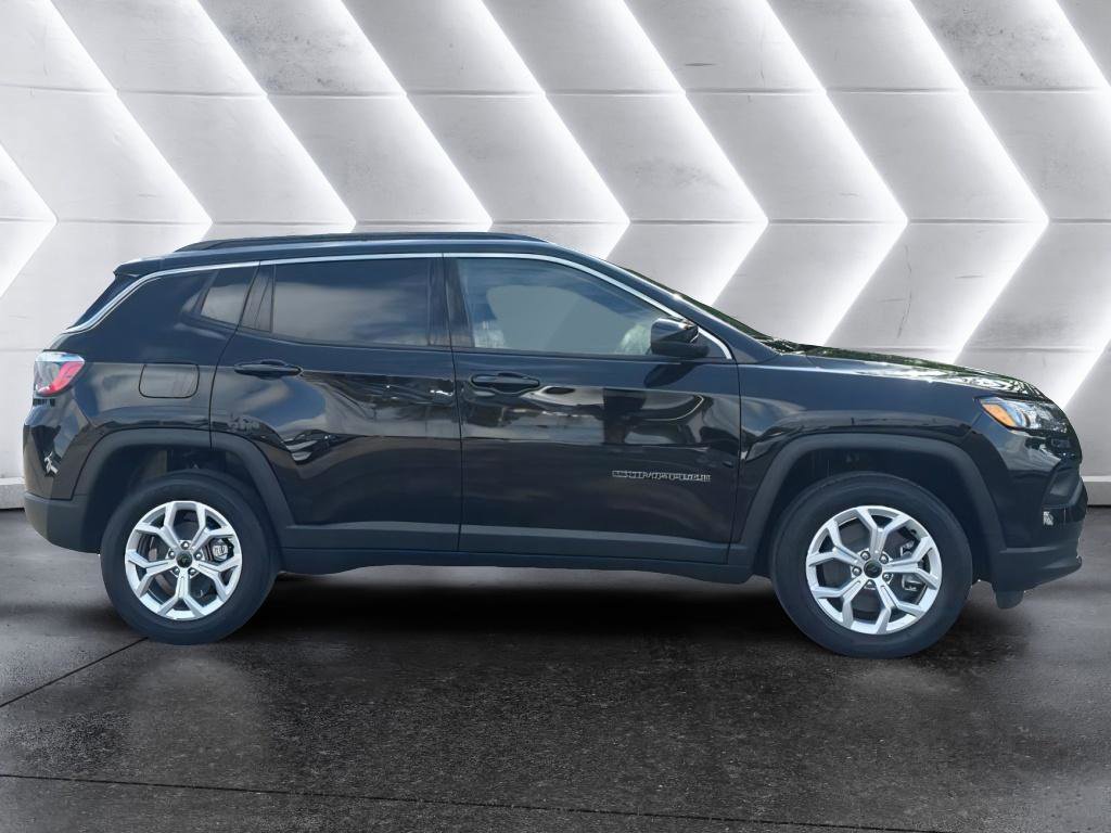 New 2025 Jeep Compass Latitude image 9