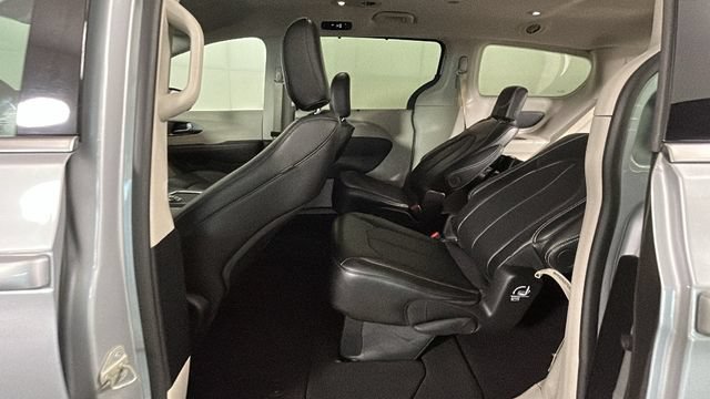 Used 2024 Chrysler Pacifica Touring-L FWD image 26