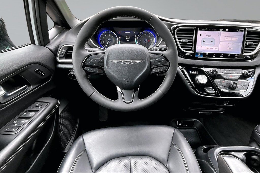 Certified 2026 Chrysler Pacifica Select w/ S Appearance Package FWD image 5