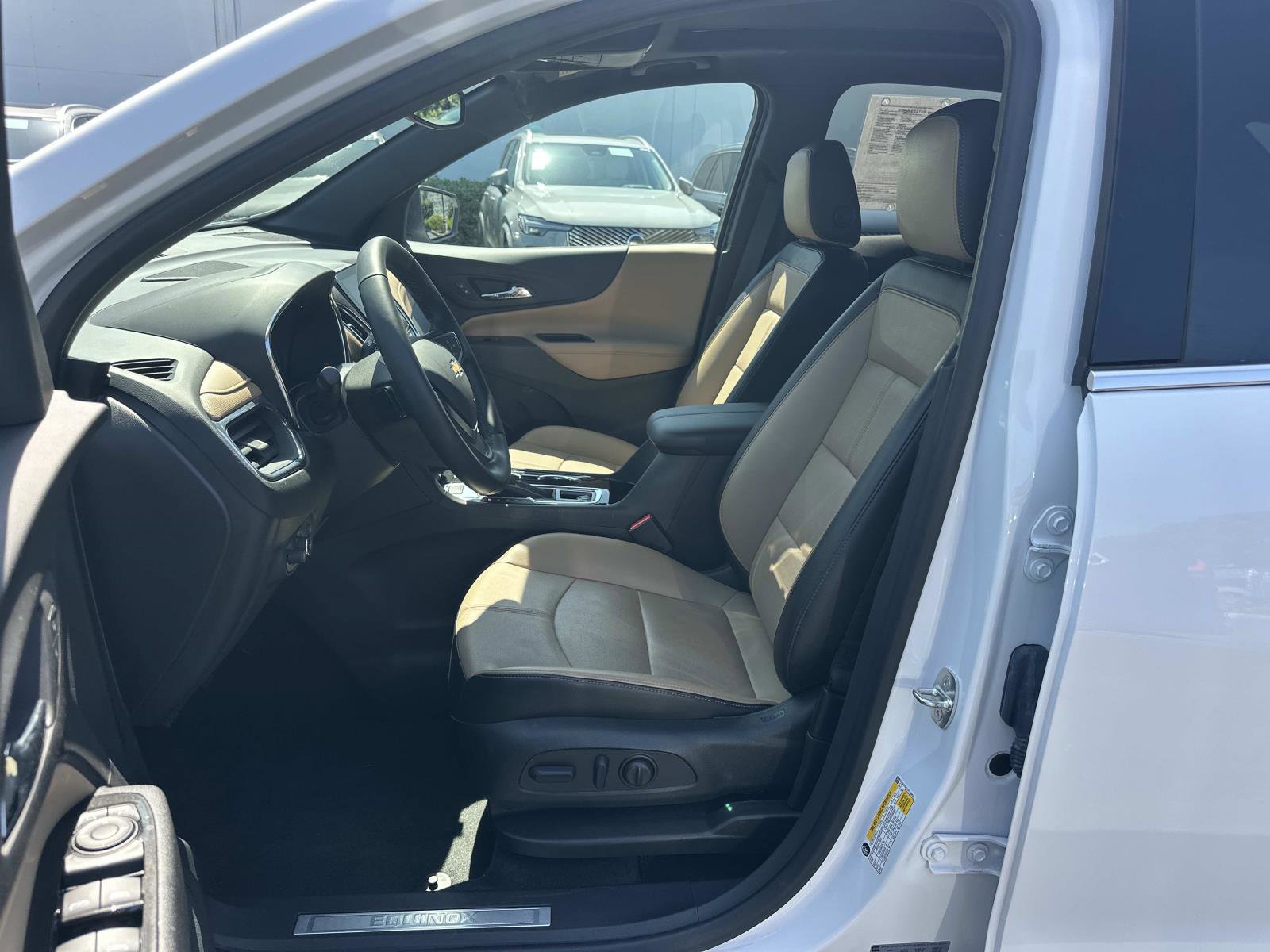 Used 2023 Chevrolet Equinox Premier image 18