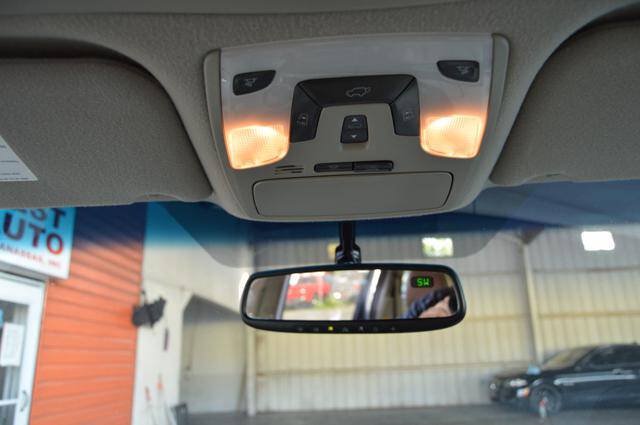 Used 2011 Toyota Sienna XLE w/ XLE Navigation Pkg FWD image 28