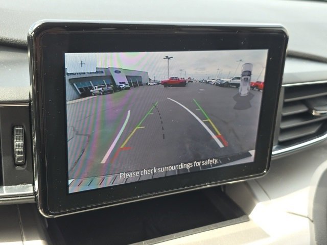 Used 2022 Ford Explorer XLT w/ Equipment Group 202A image 3