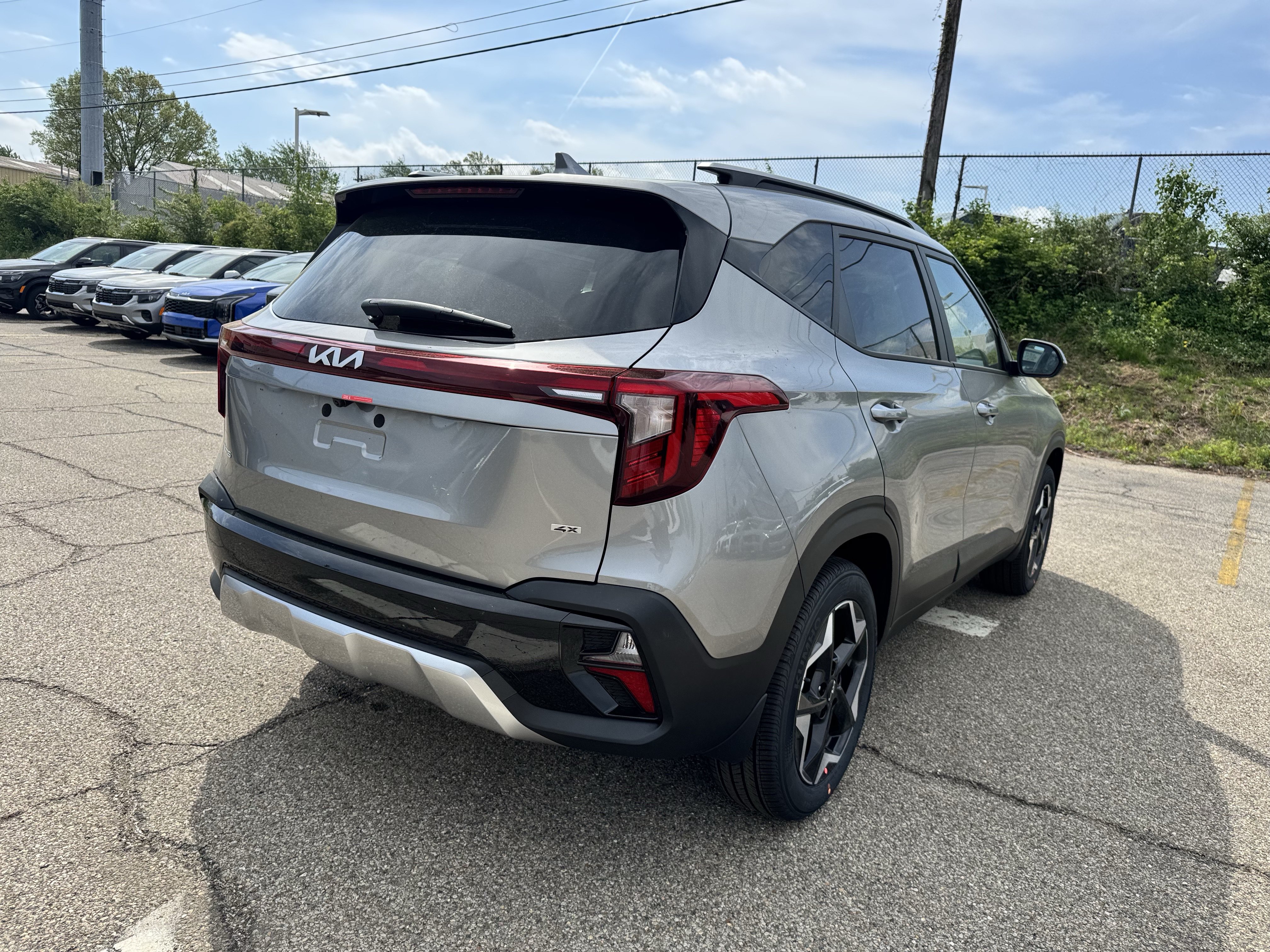 New 2026 Kia Seltos S AWD/4WD image 3