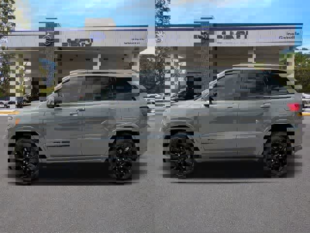 Used 2021 Jeep Grand Cherokee Laredo X image 3