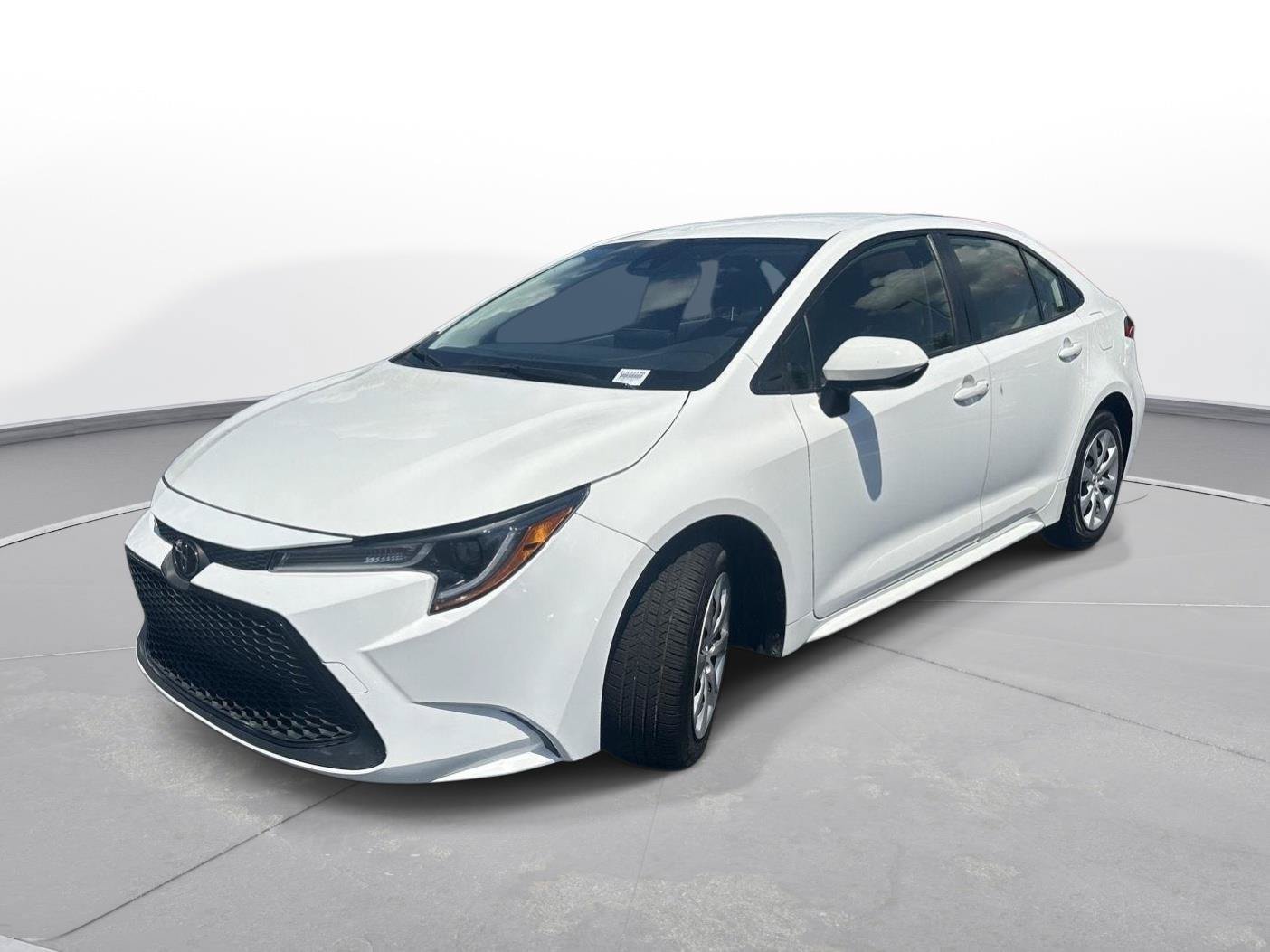 Used 2022 Toyota Corolla LE FWD image 2