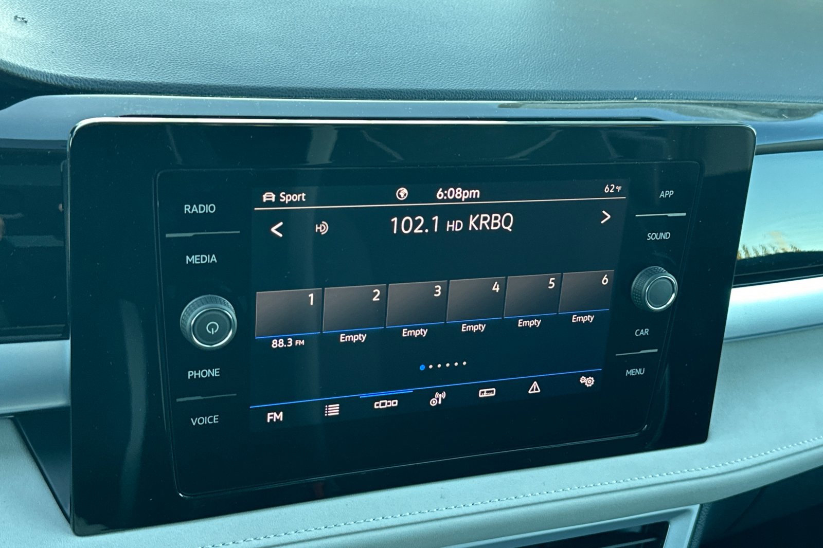 New 2026 Volkswagen Taos SE image 18