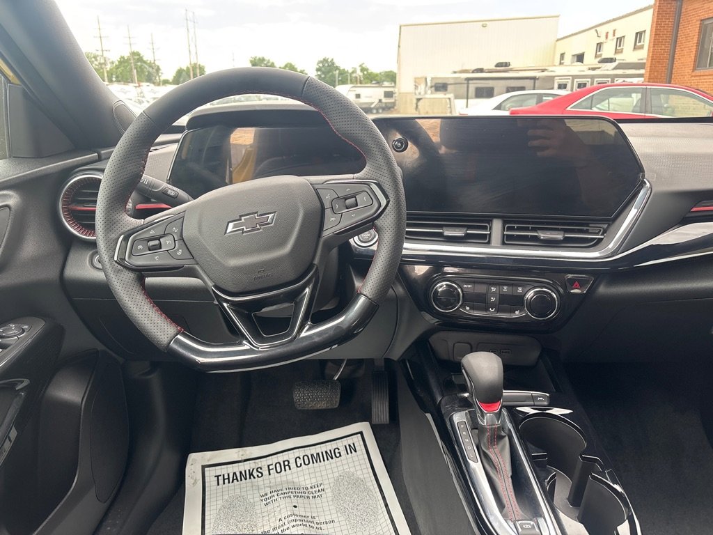 Used 2025 Chevrolet Trax RS w/ Sunroof Package image 12