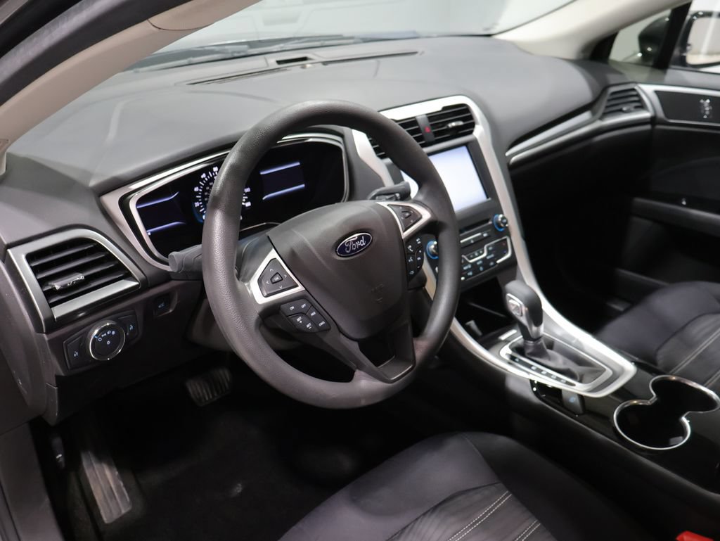 Used 2016 Ford Fusion SE FWD image 15