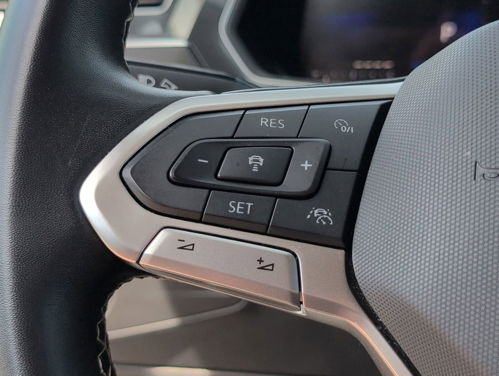 Used 2024 Volkswagen Tiguan Wolfsburg Edition image 26