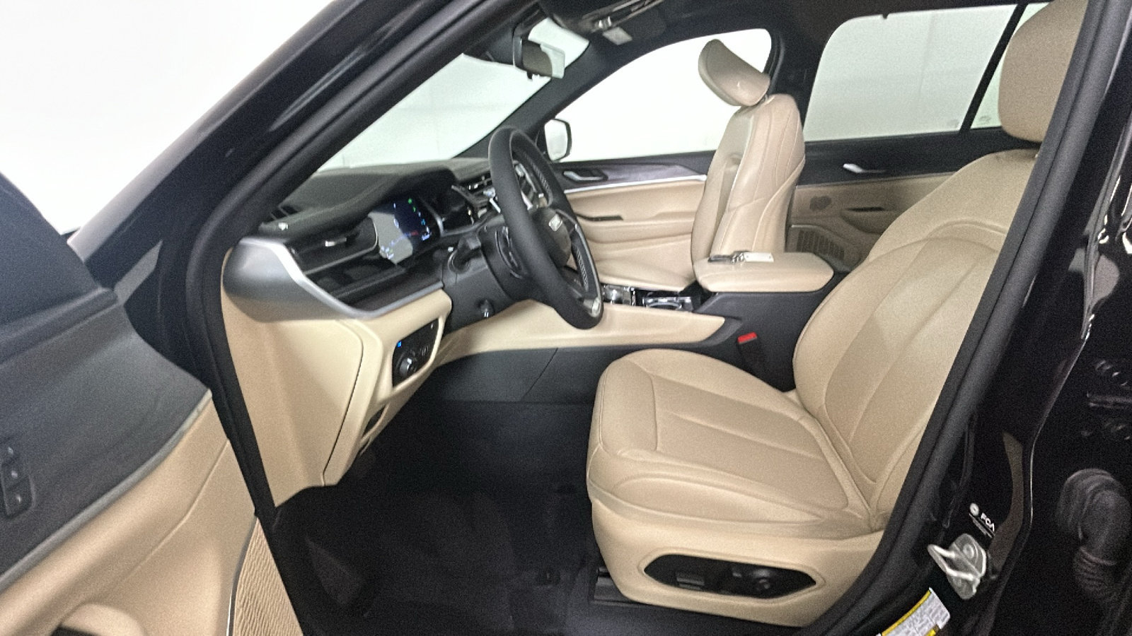 Used 2023 Jeep Grand Cherokee 4WD 4xe w/ Luxury Tech Group II image 14