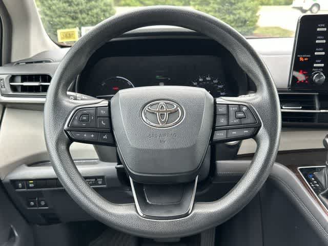 Used 2023 Toyota Sienna LE AWD/4WD image 7