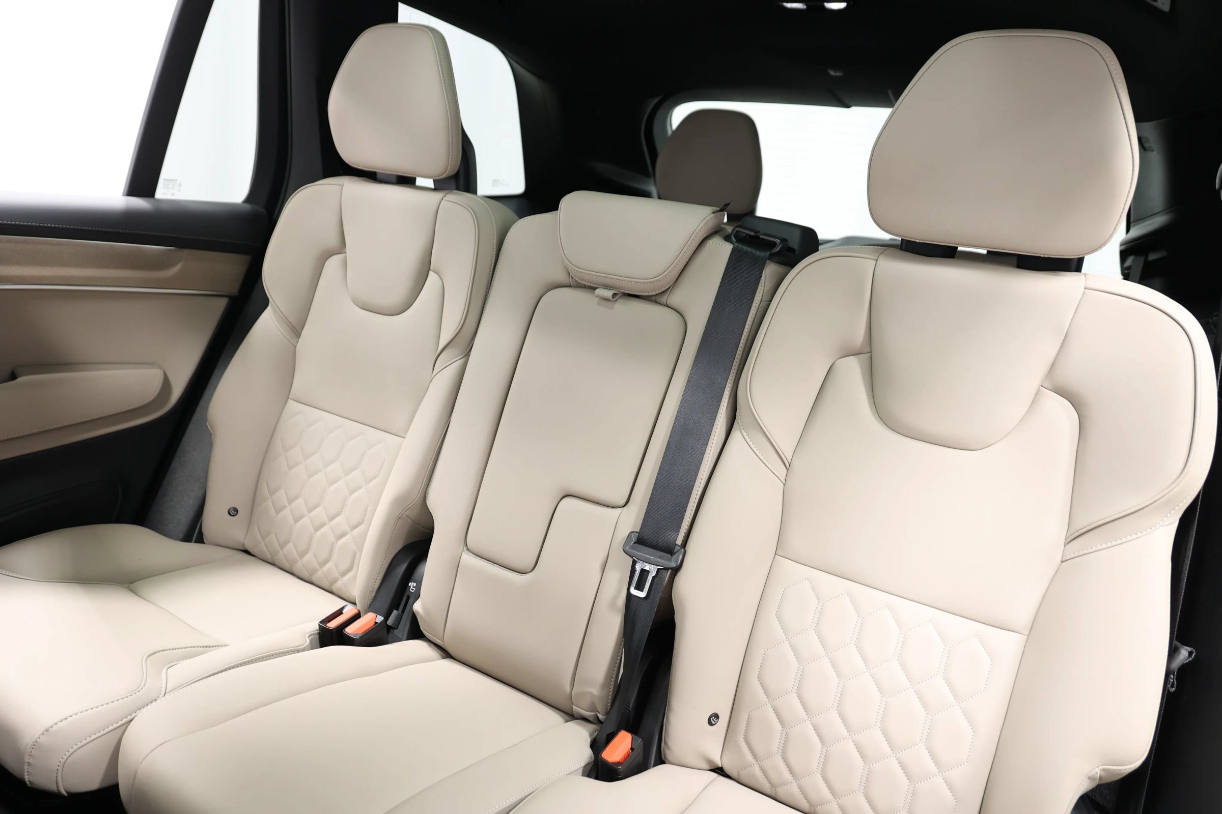 Used 2025 Volvo XC90 B6 Core AWD/4WD image 3