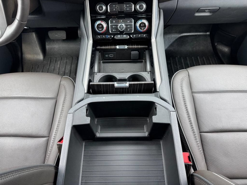 Used 2023 GMC Yukon XL Denali w/ Advanced Technology Package AWD/4WD image 17