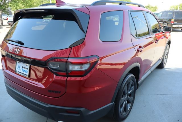 Used 2025 Honda Pilot Sport image 5