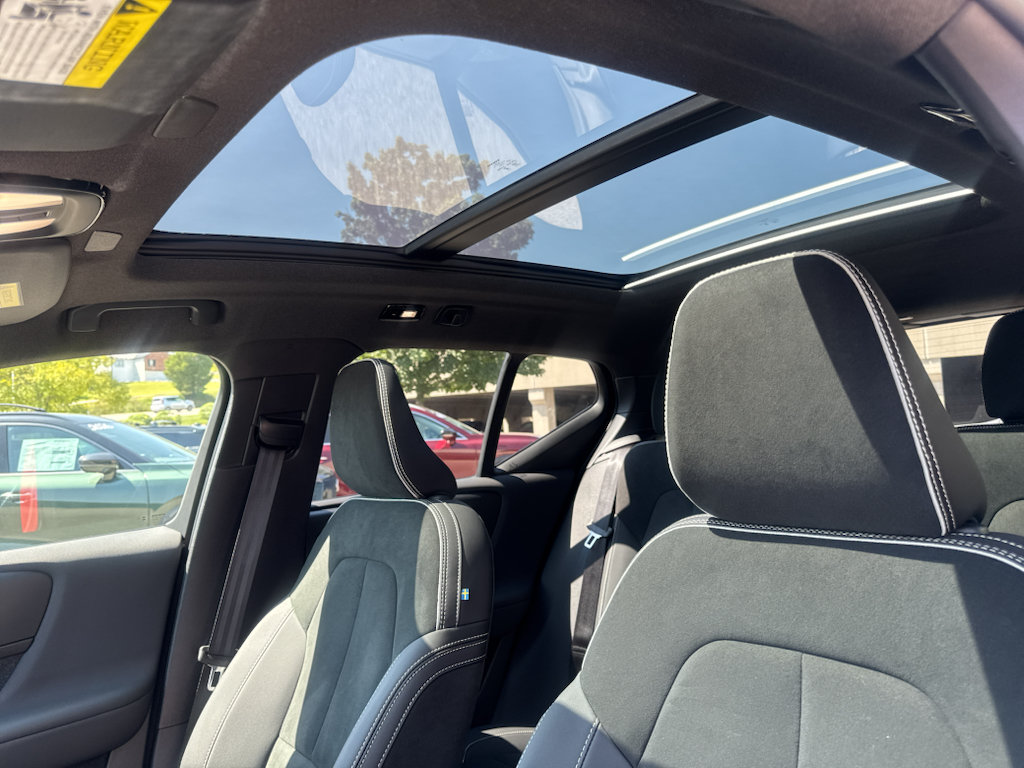 Used 2023 Volvo XC40 Recharge Ultimate w/ Protection Package Premier AWD/4WD image 10