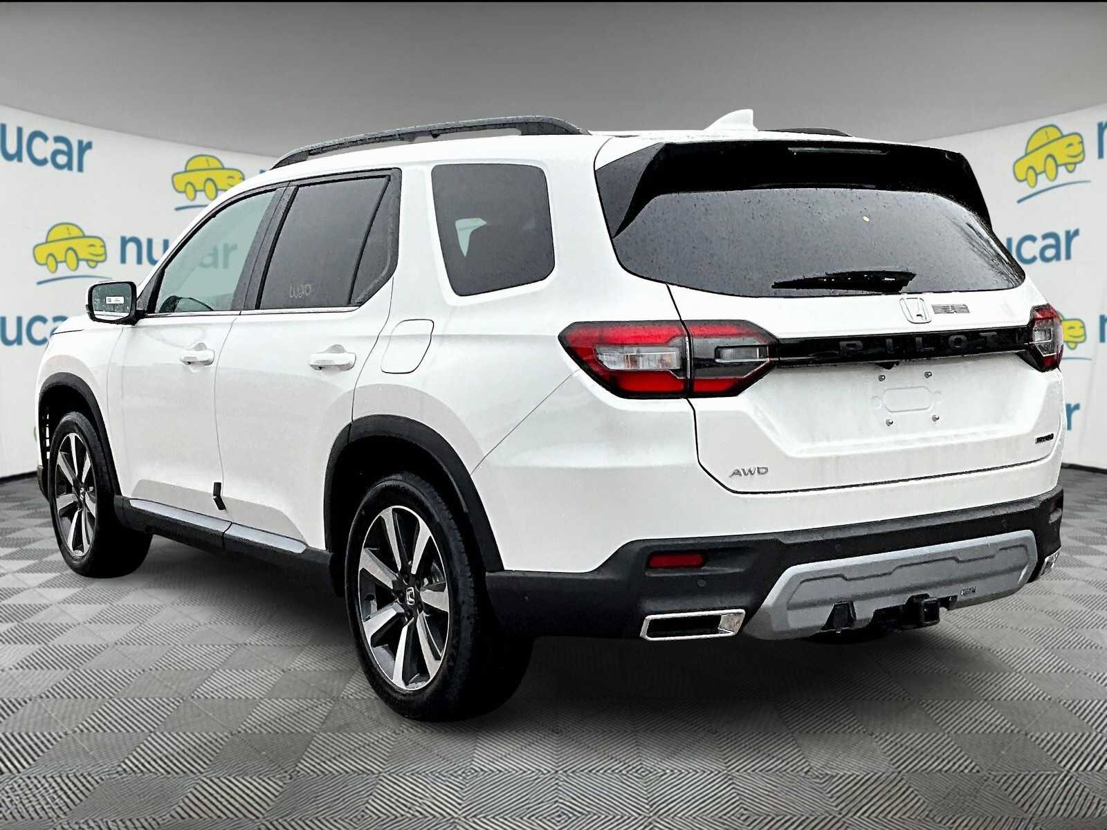 New 2025 Honda Pilot Touring image 5
