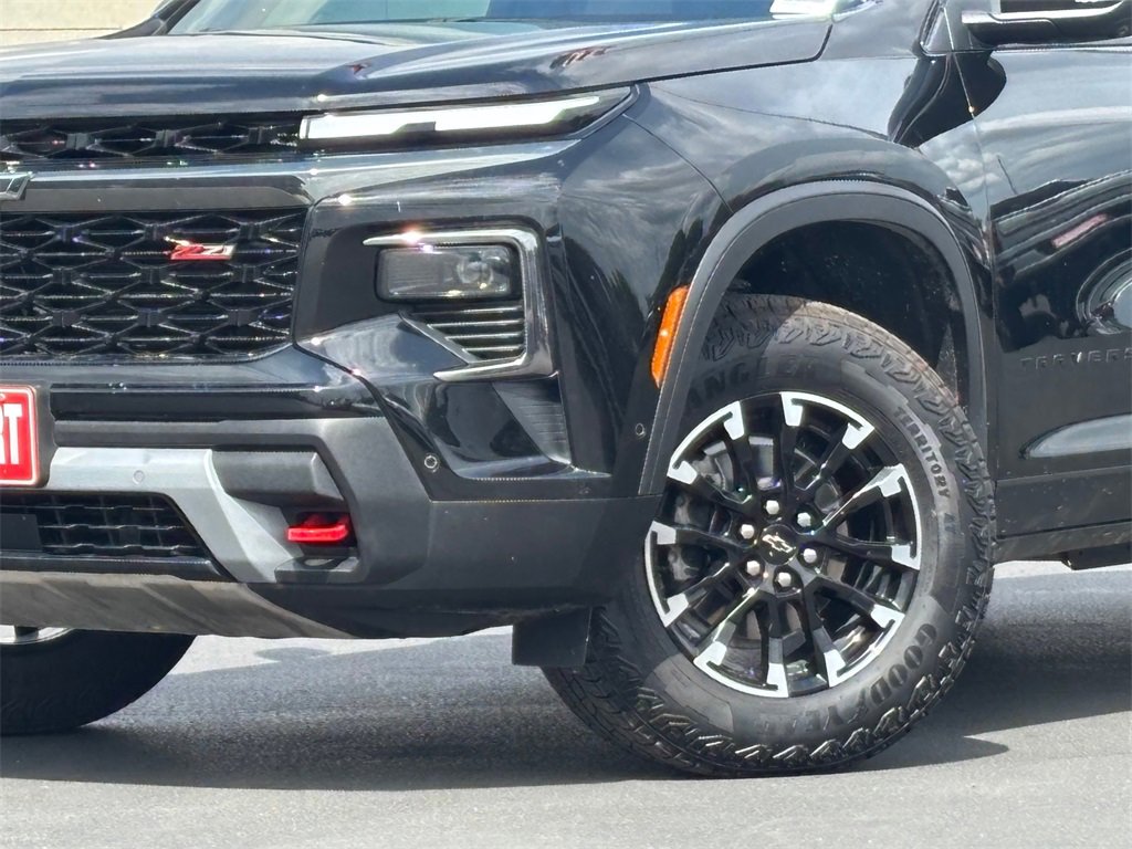 Certified 2025 Chevrolet Traverse Z71 w/ Enhanced Driving Package image 2