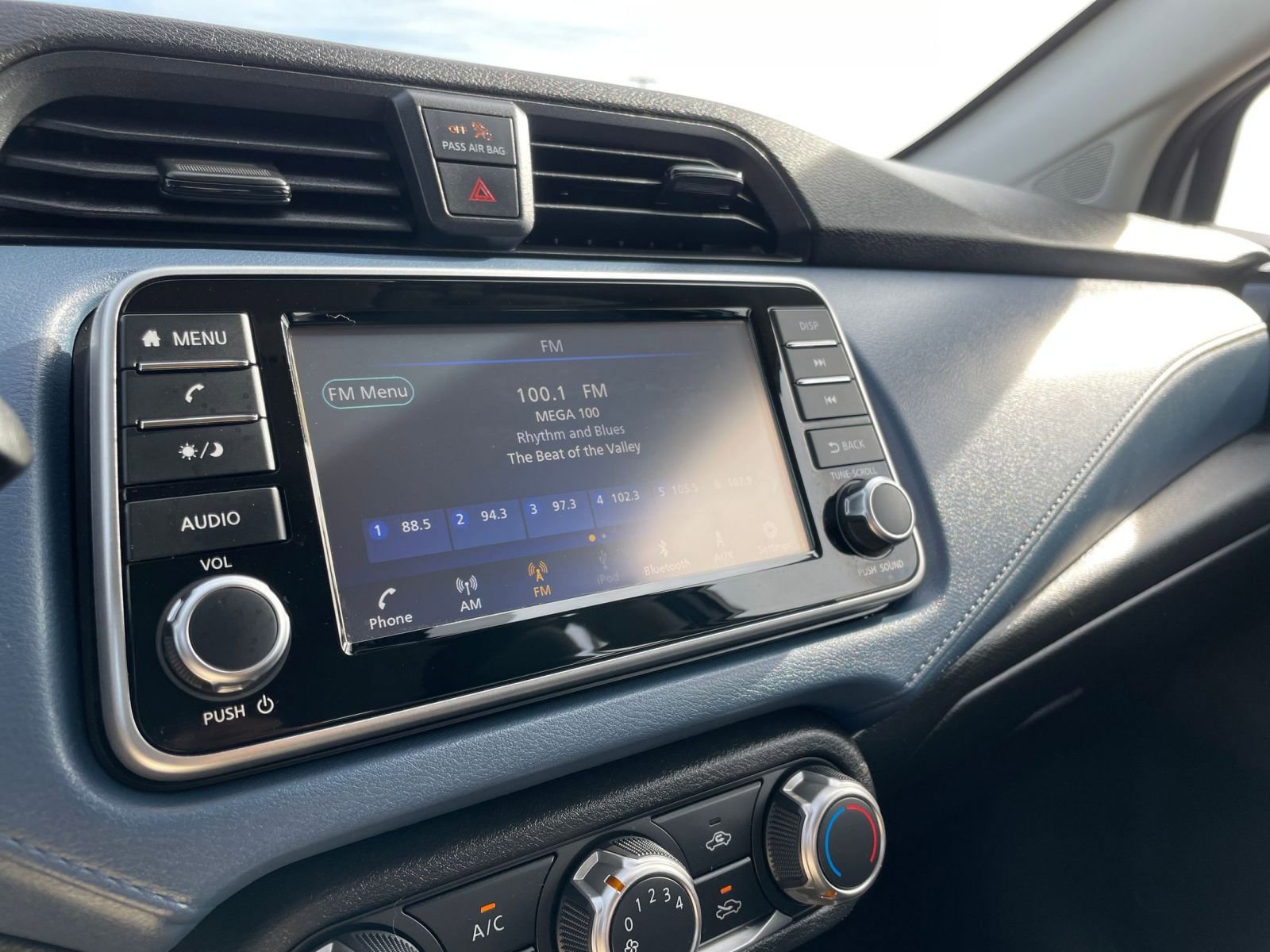 Used 2025 Nissan Versa SV FWD image 20