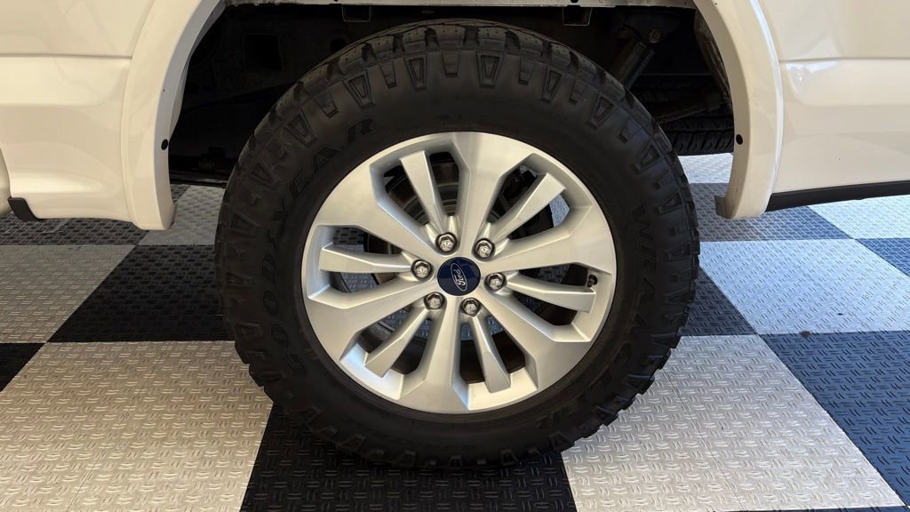 Used 2015 Ford F150 Lariat w/ Equipment Group 502A Luxury AWD/4WD image 9