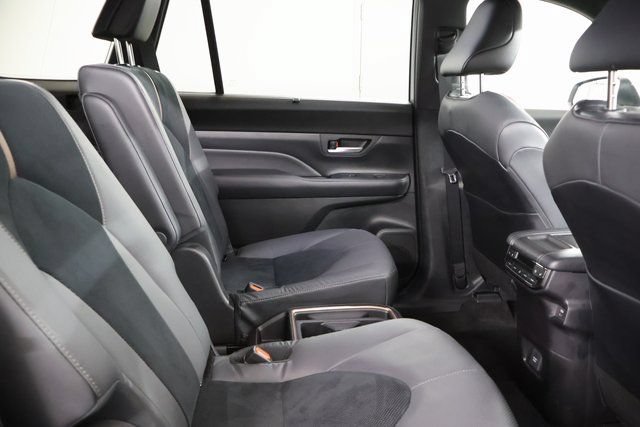 Used 2025 Toyota Grand Highlander AWD Hybrid image 28