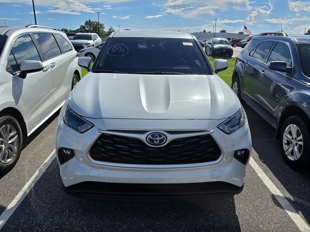 Used 2023 Toyota Highlander LE AWD/4WD image 2