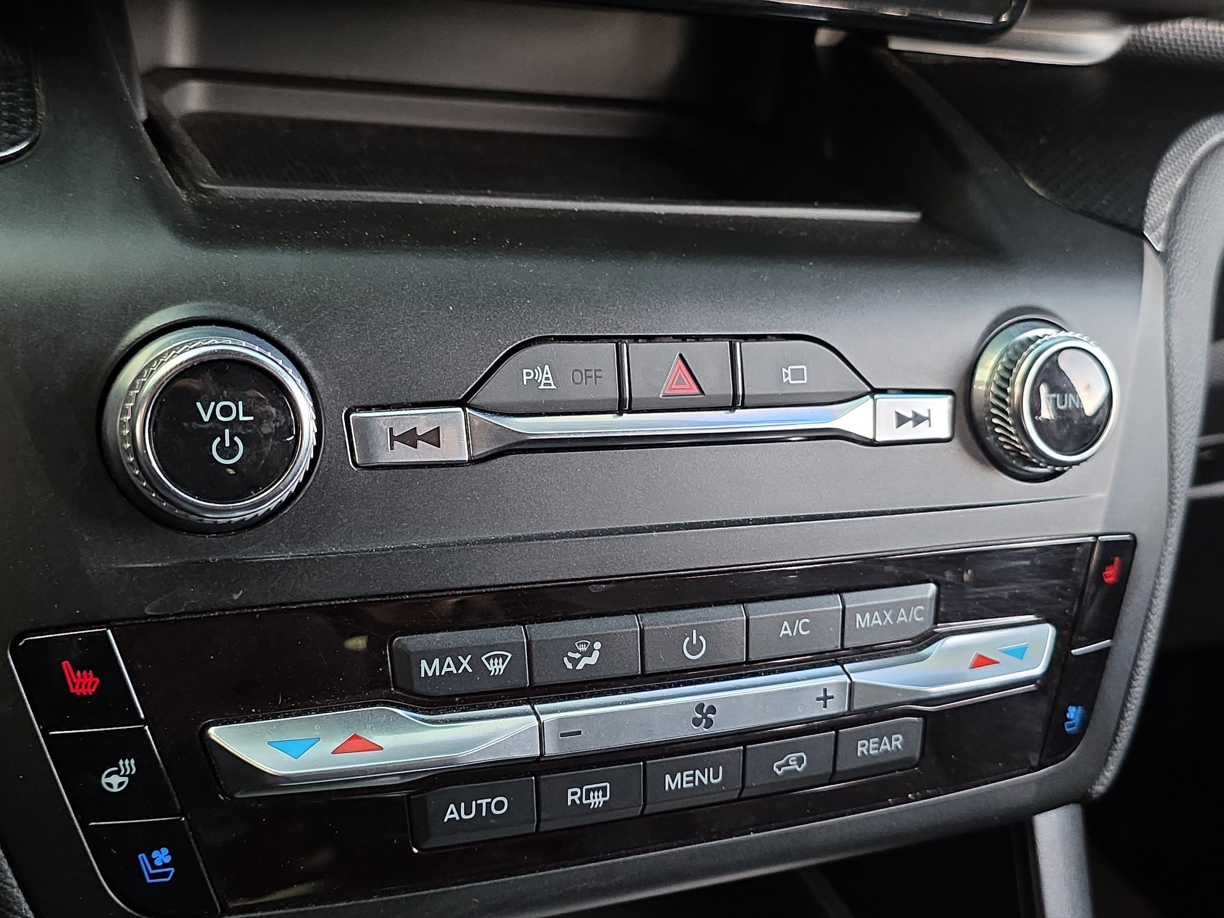 Used 2020 Ford Explorer ST image 21