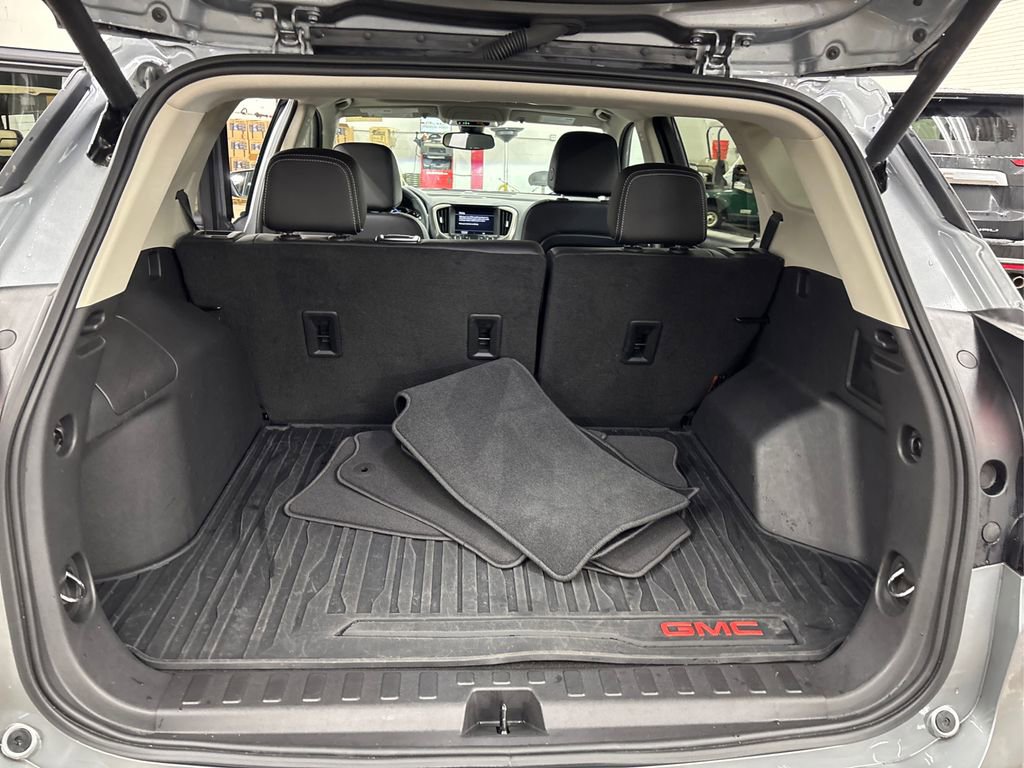 Used 2023 GMC Terrain Denali w/ Denali Premium Package image 11