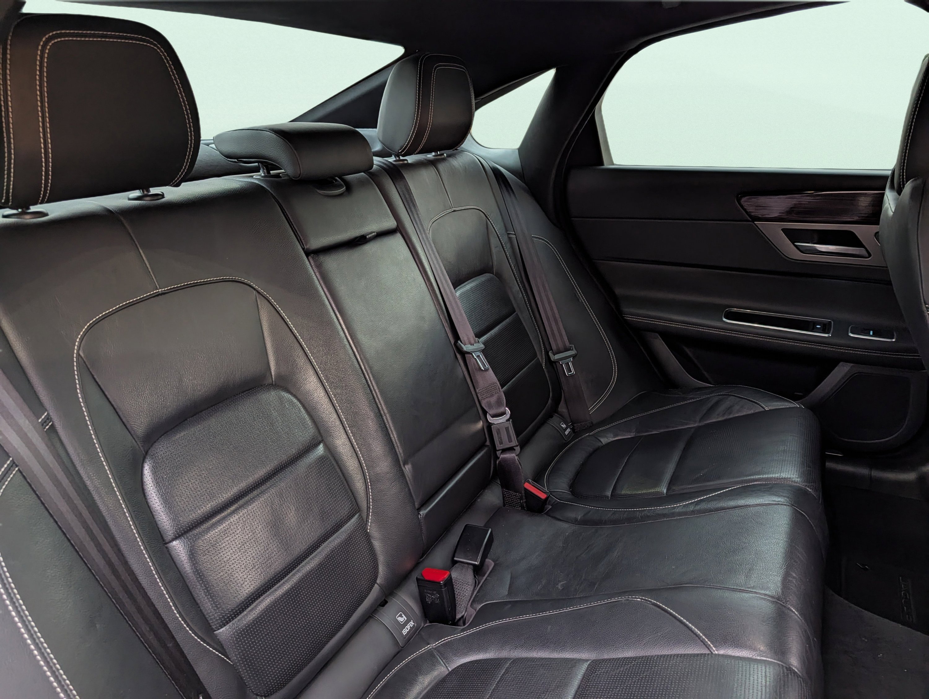 Used 2018 Jaguar XF S image 25