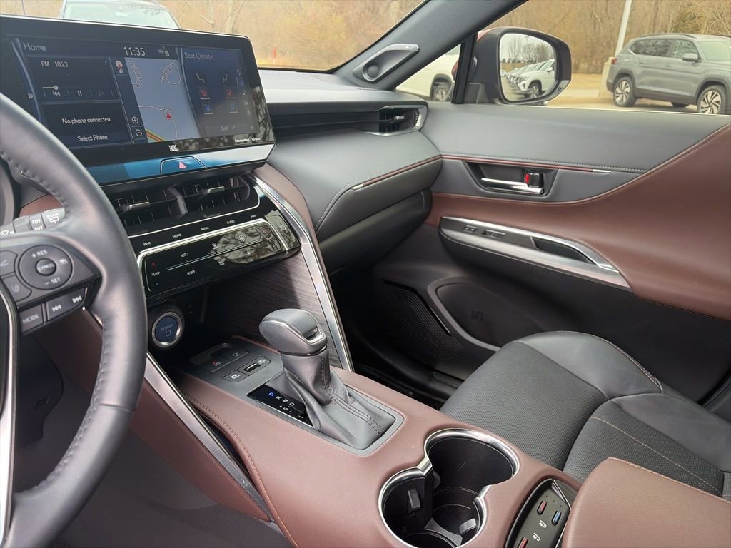 Used 2021 Toyota Venza Limited image 19