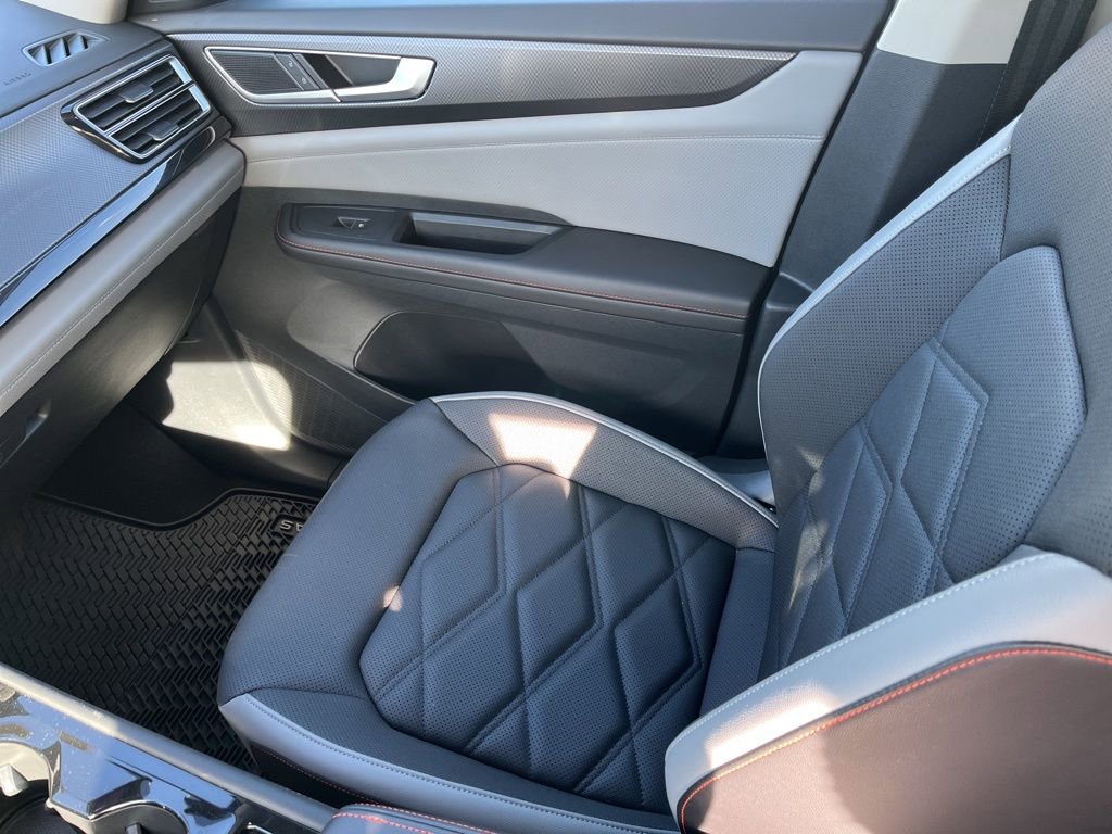 Used 2025 Volkswagen Atlas Peak Edition SE image 26