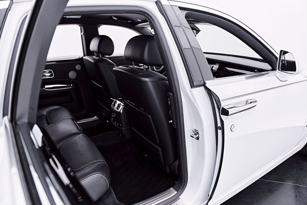 Used 2018 Rolls-Royce Ghost RWD image 39