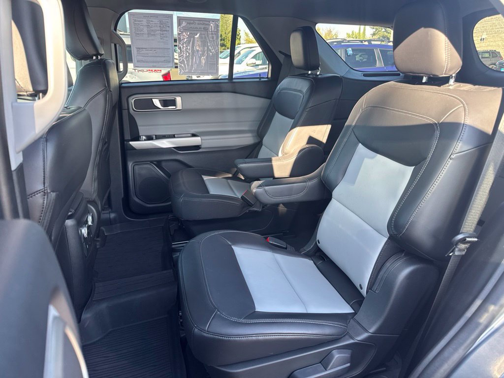 Used 2023 Ford Explorer XLT w/ Equipment Group 202A AWD/4WD image 11