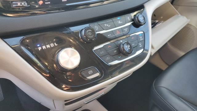 Certified 2024 Chrysler Pacifica Touring-L image 17