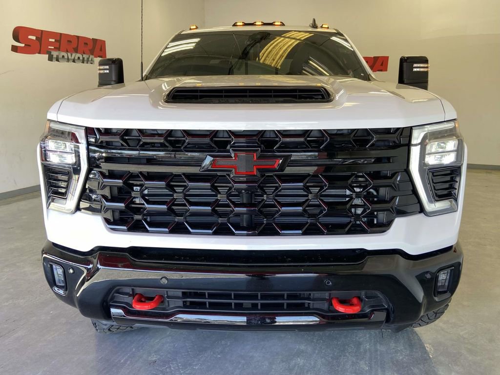 Used 2025 Chevrolet Silverado 2500 ZR2 w/ Technology Package image 8