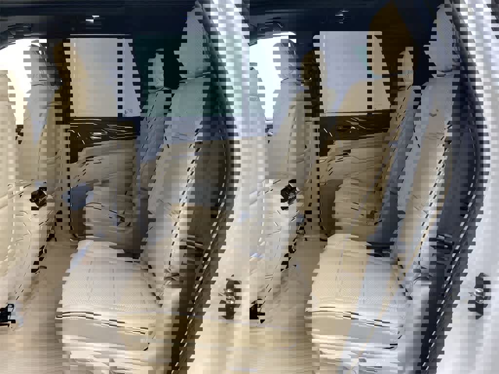 Used 2023 Cadillac Escalade Premium Luxury image 18