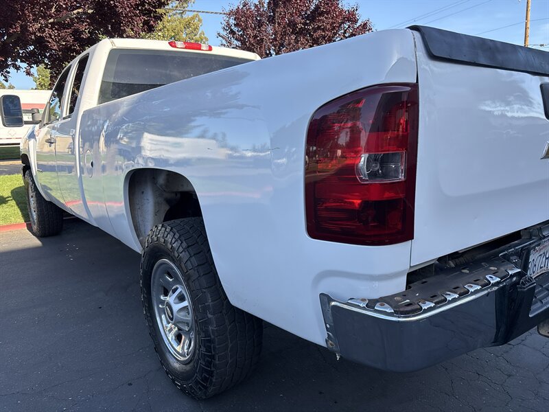 Used 2011 Chevrolet Silverado 3500 W/T AWD/4WD image 10