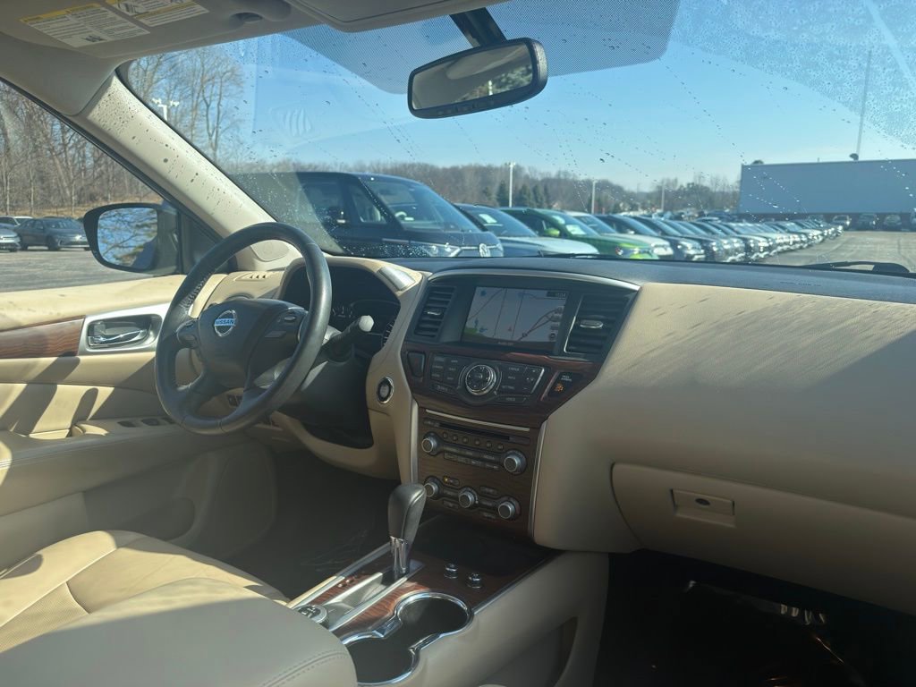 Used 2017 Nissan Pathfinder Platinum w/ Cargo Package image 17