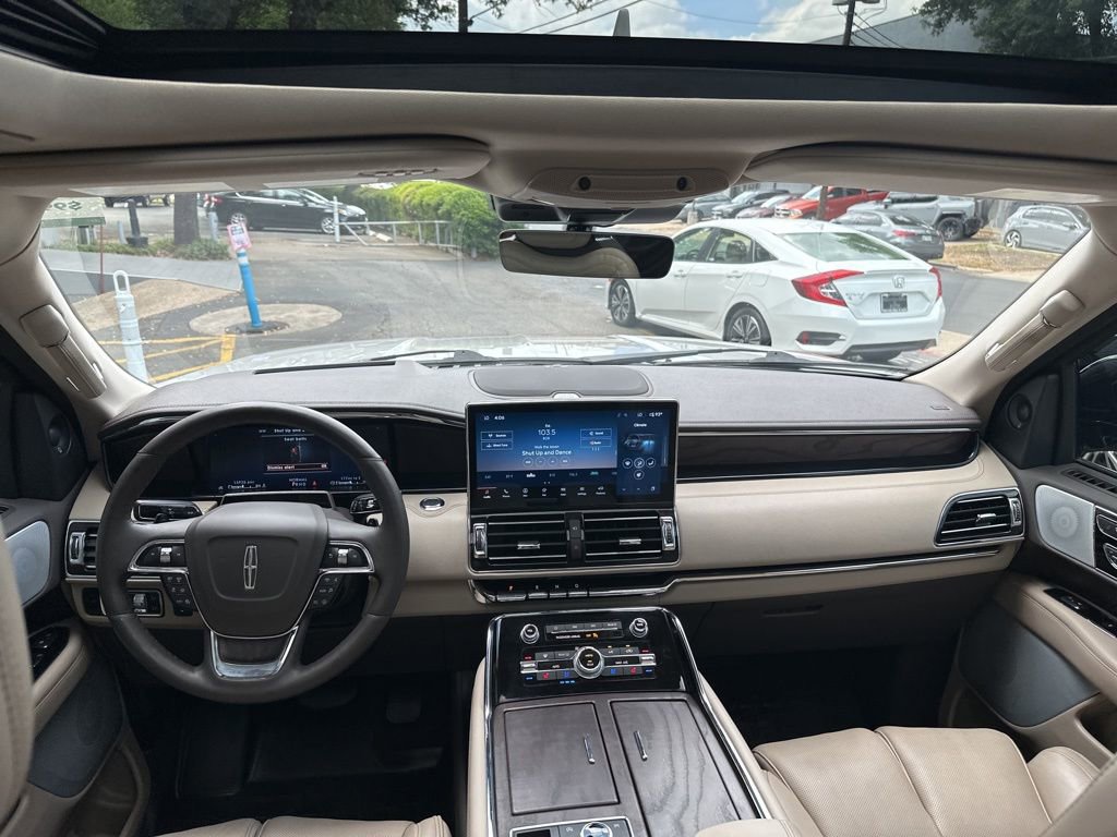 Used 2024 Lincoln Navigator Reserve image 19