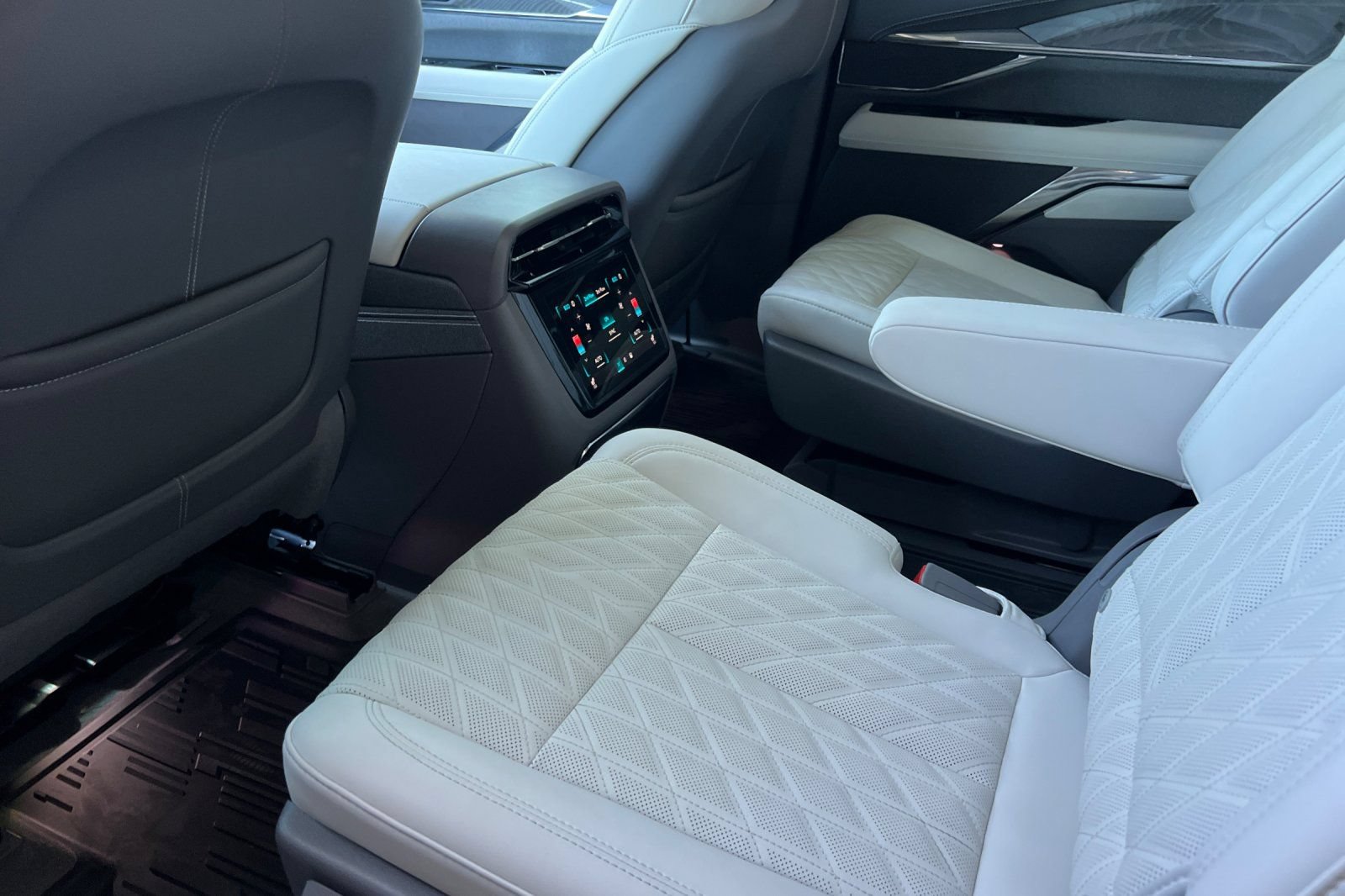 Used 2026 Cadillac Escalade IQ Luxury 1 w/ LPO, Floor Liner Package AWD/4WD image 13