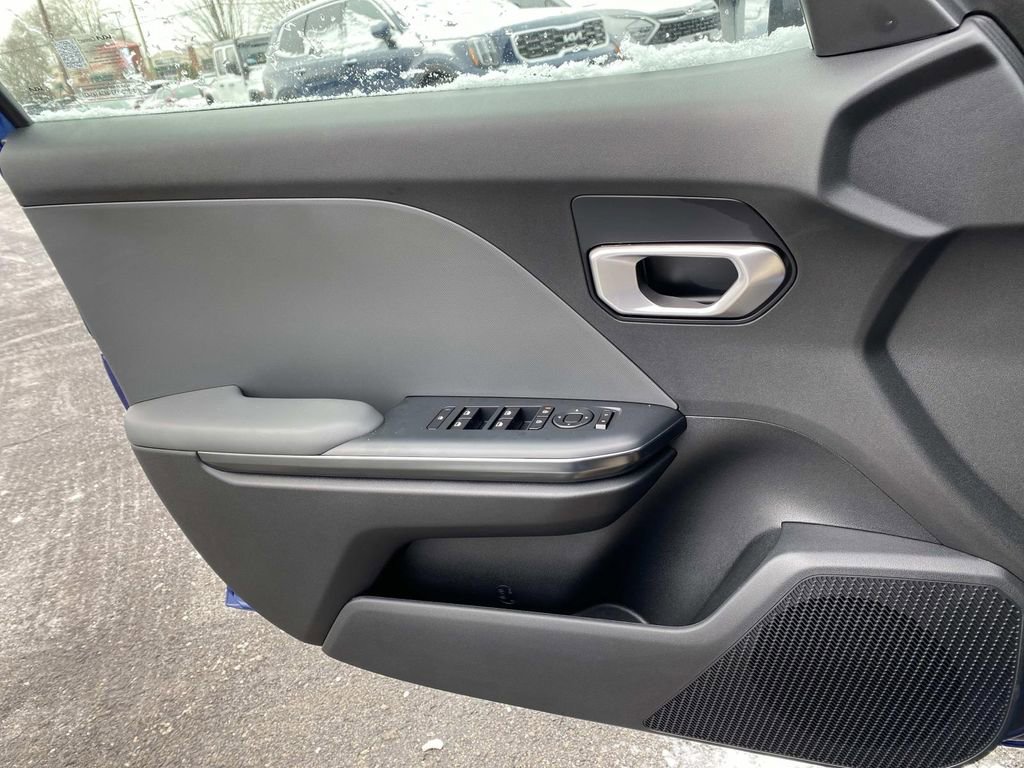 New 2025 Kia K4 LXS image 13