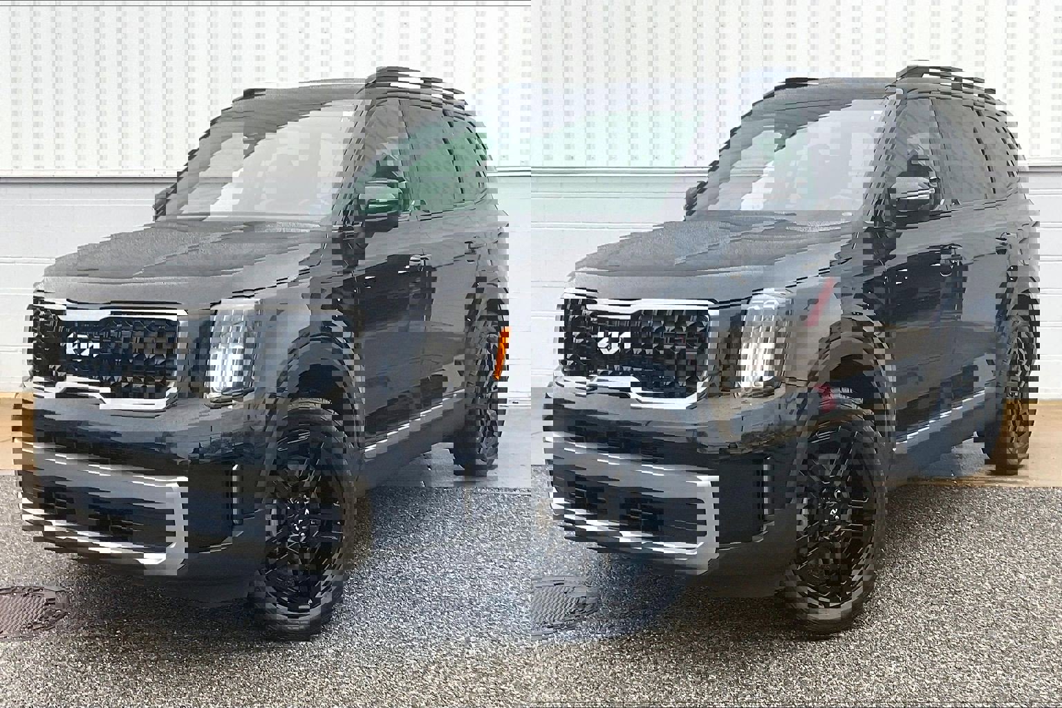 Used 2023 Kia Telluride EX X-Line image 2