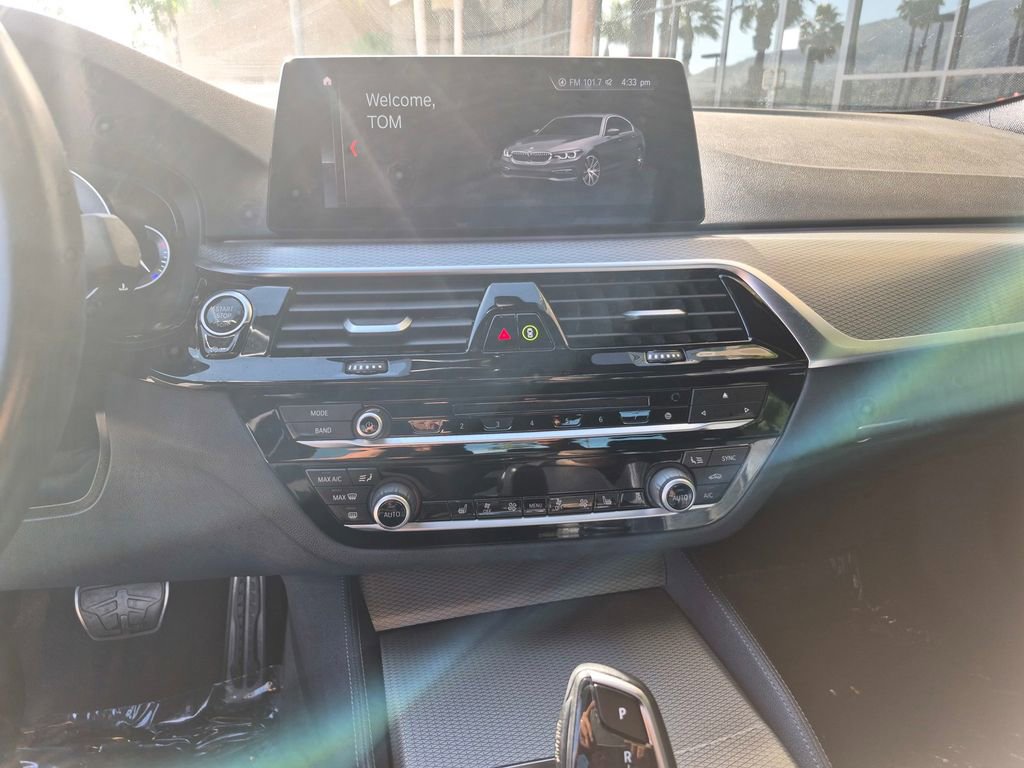 Used 2019 BMW 540i w/ M Sport Package RWD image 15