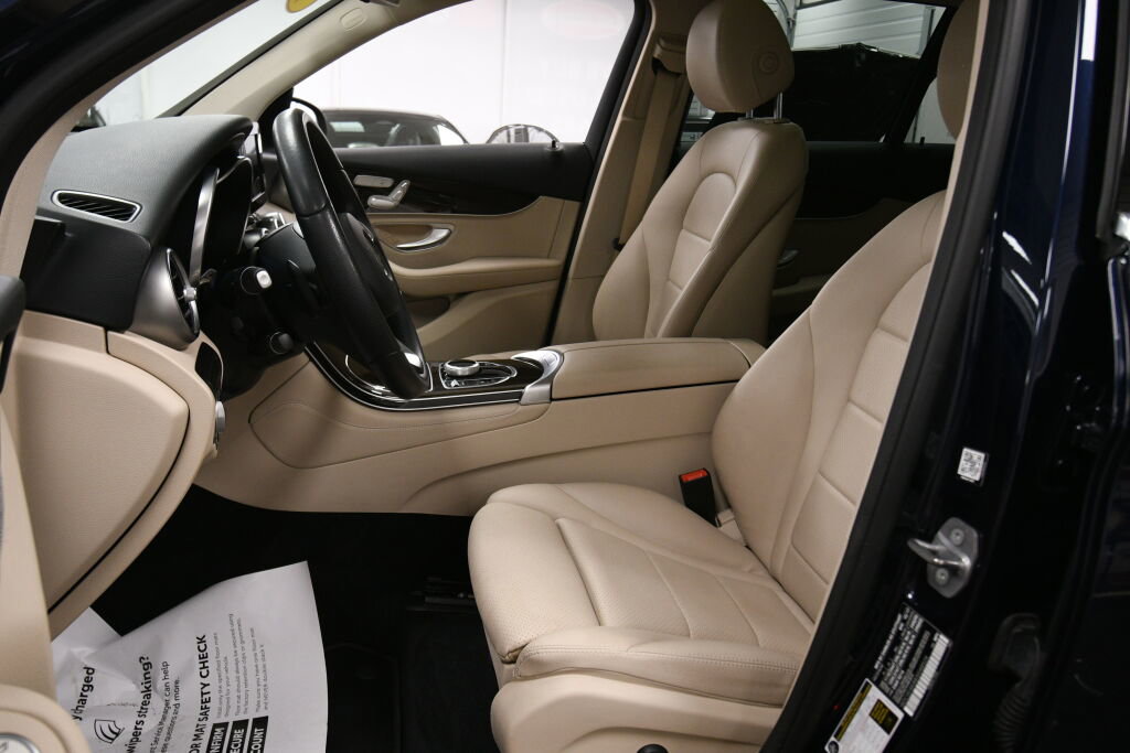 Used 2018 Mercedes-Benz GLC 300 4MATIC image 9