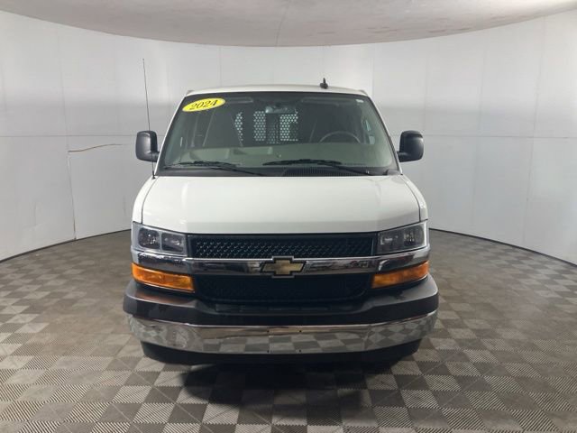 Used 2024 Chevrolet Express 2500 w/ Driver Convenience Package image 3